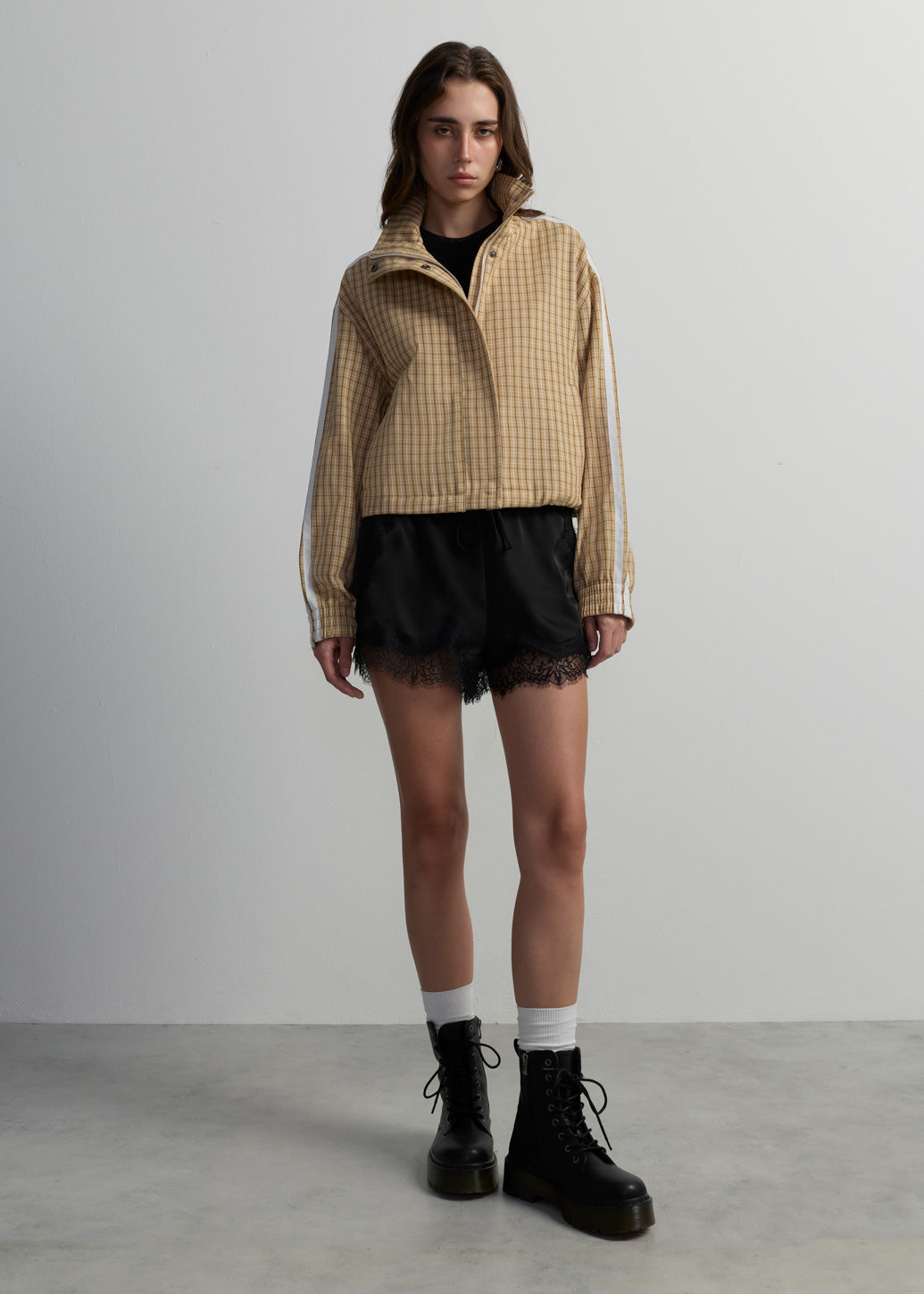 LACE-TRIM DRAWSTRING SHORTS