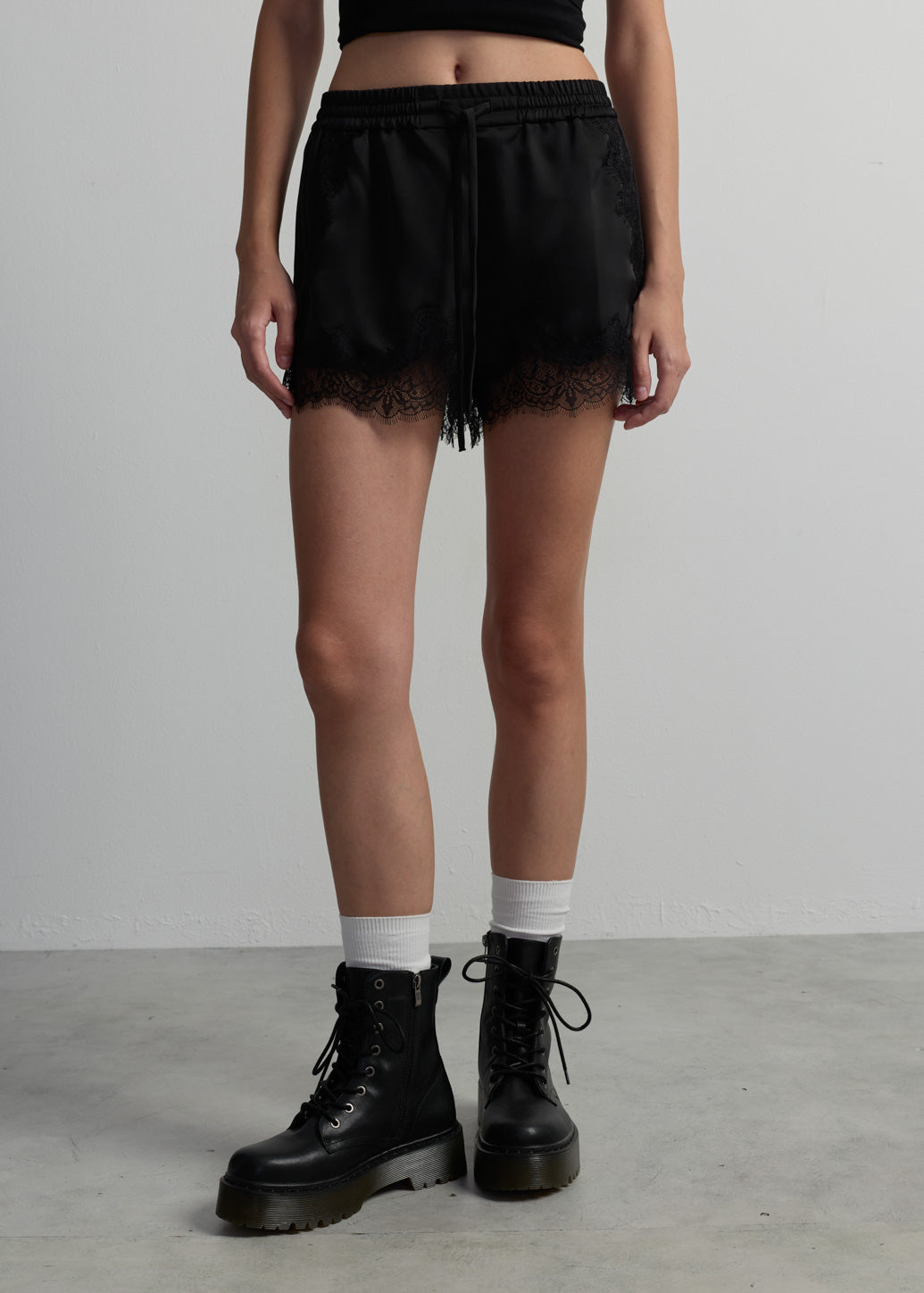 LACE-TRIM DRAWSTRING SHORTS