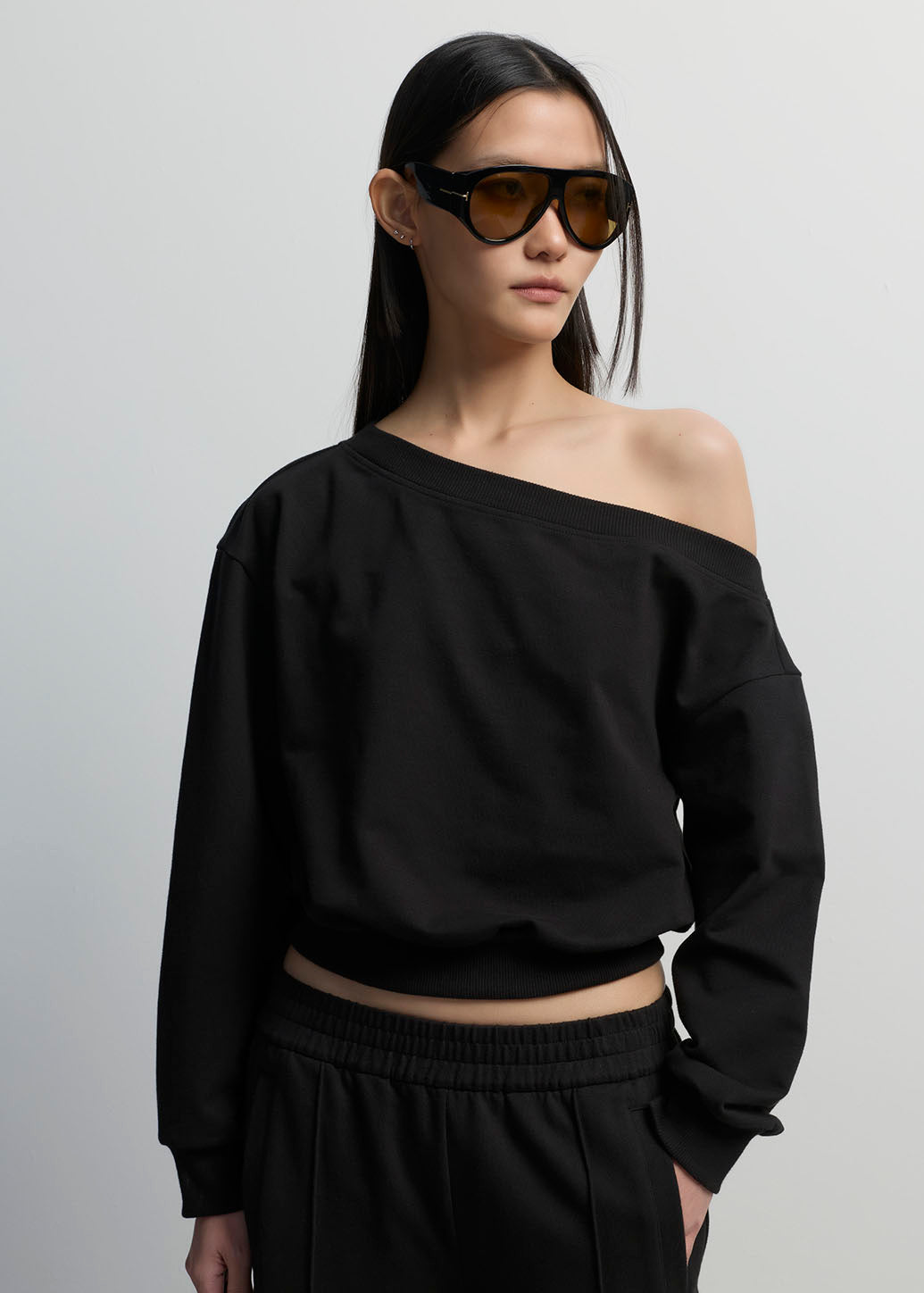 OFF-SHOULDER CROPPED TOP