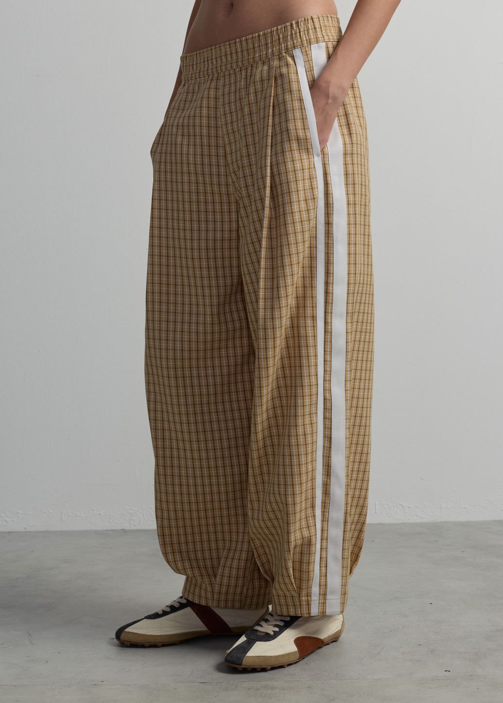 PLAID BARREL PANTS