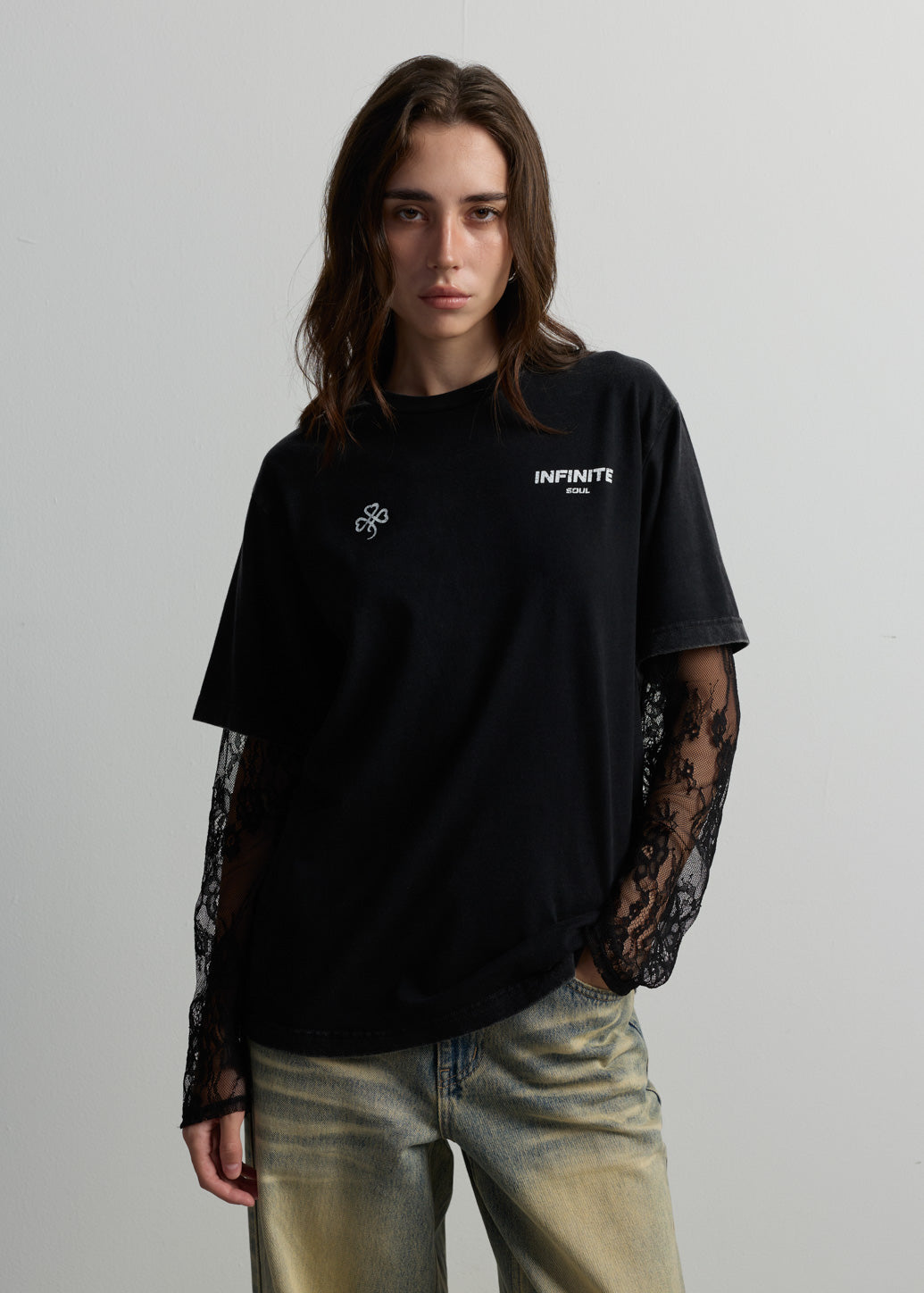 LACE DOUBLE-SLEEVE TEE