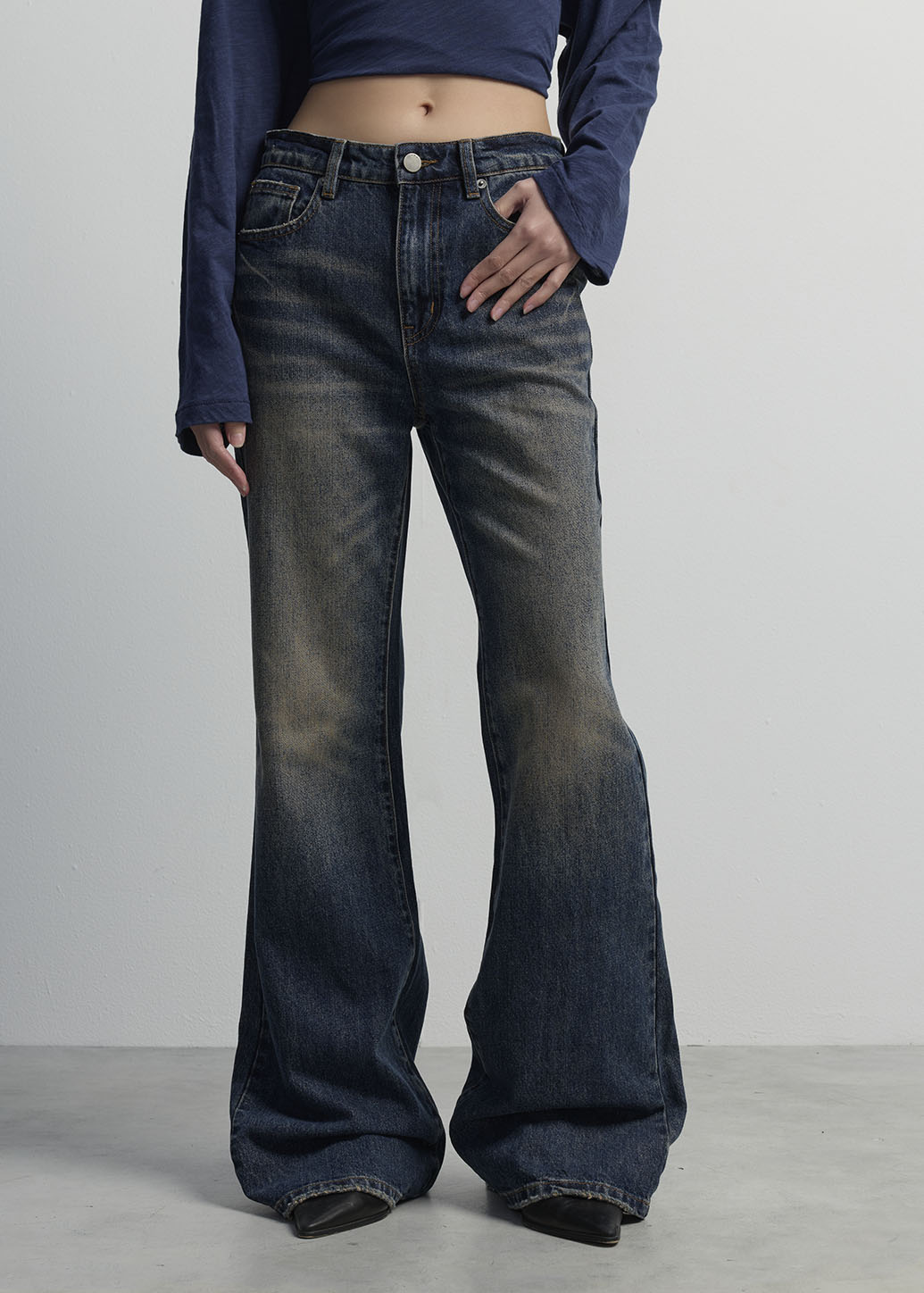 VINTAGE WASHED MID-RISE FLARE JEANS