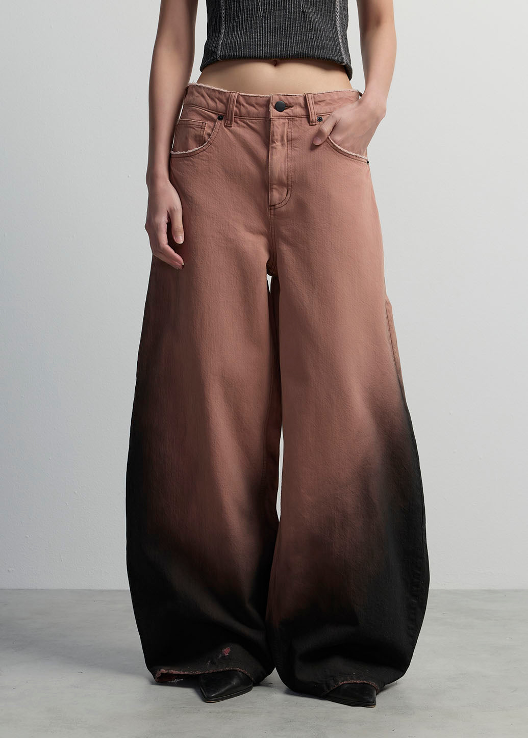 GRADIENT BARREL-LEG JEANS