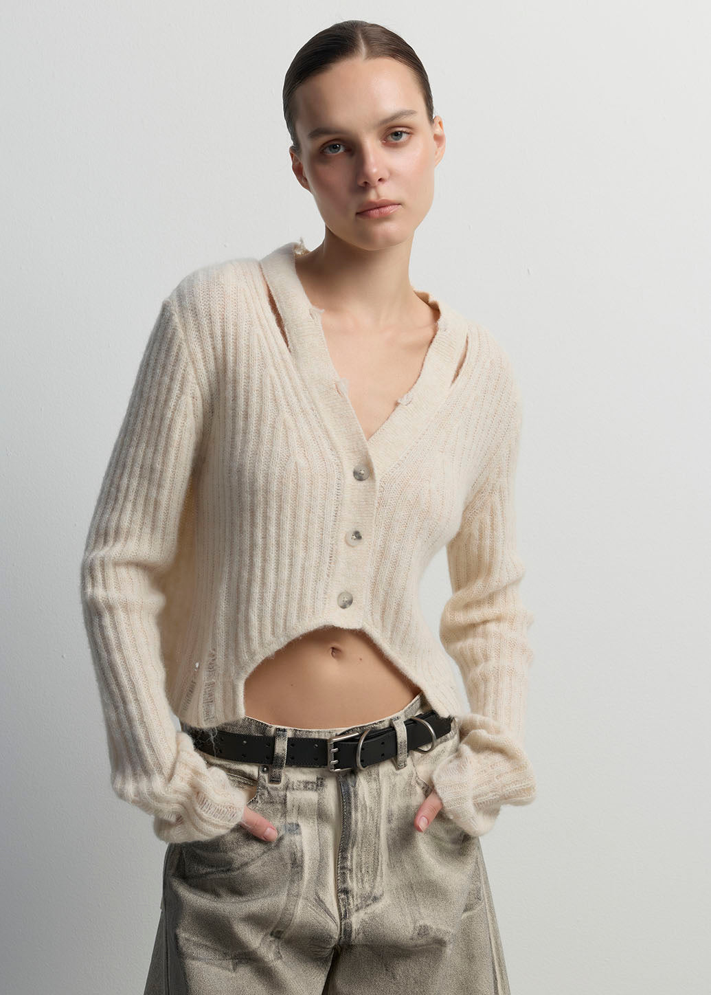 RIBBED V-NECK CROPPED KNIT CARDIGAN