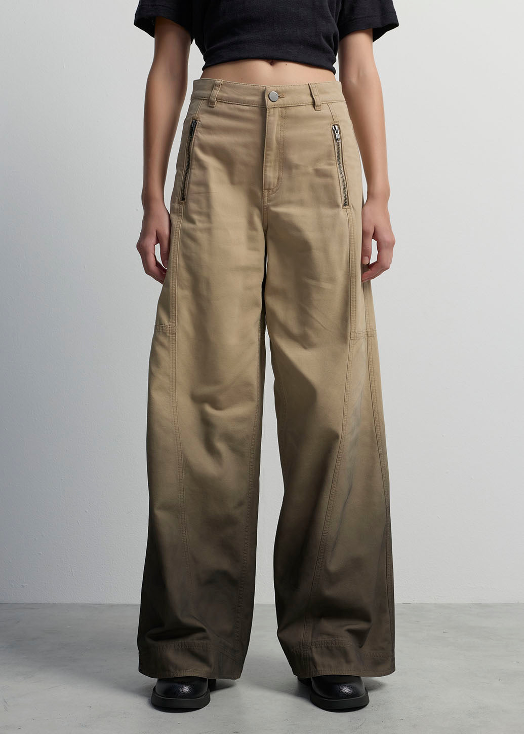 ZIPPERED UTILITY STRAIGHT JEANS