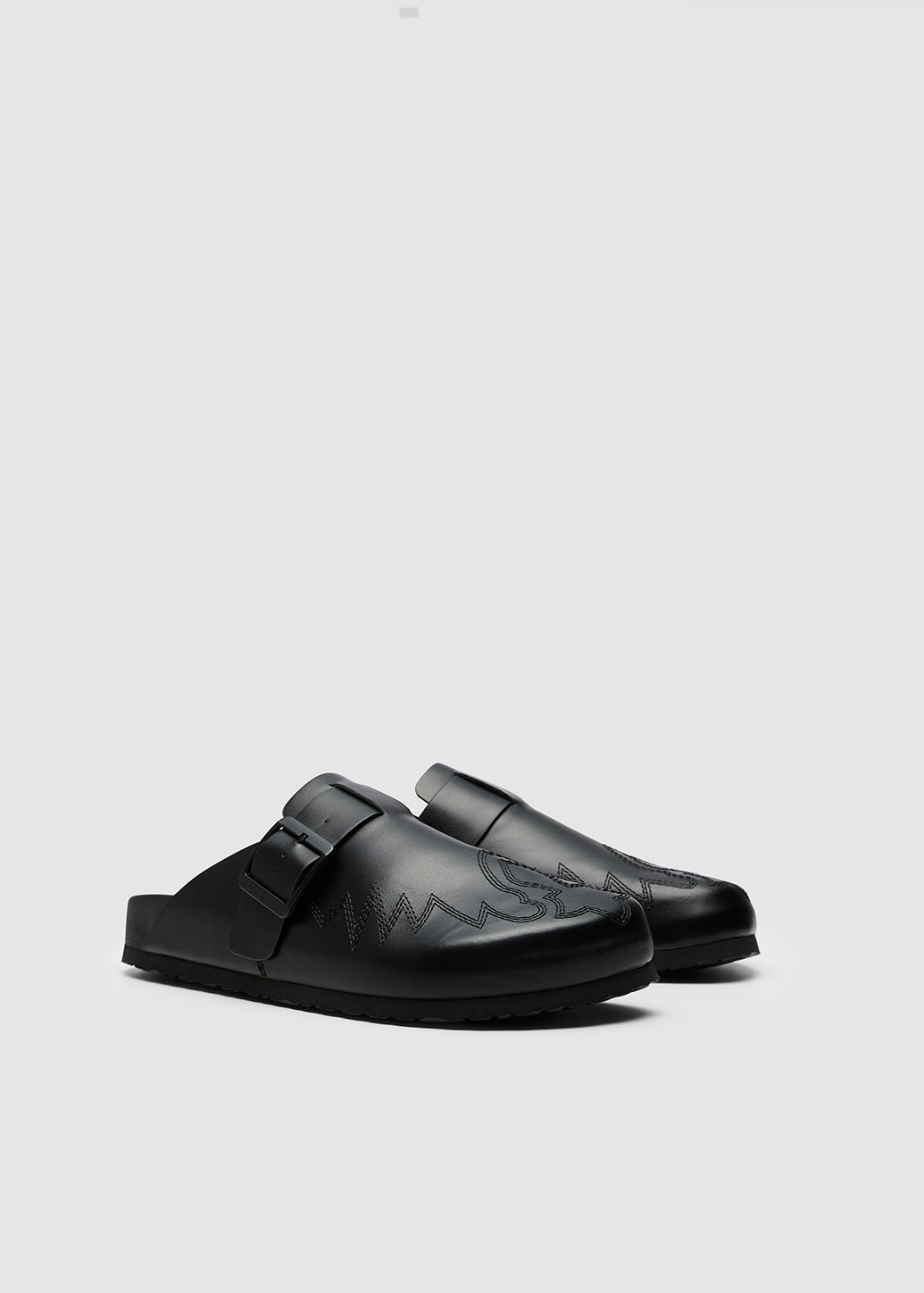 EMBROIDERED BUCKLE MULE