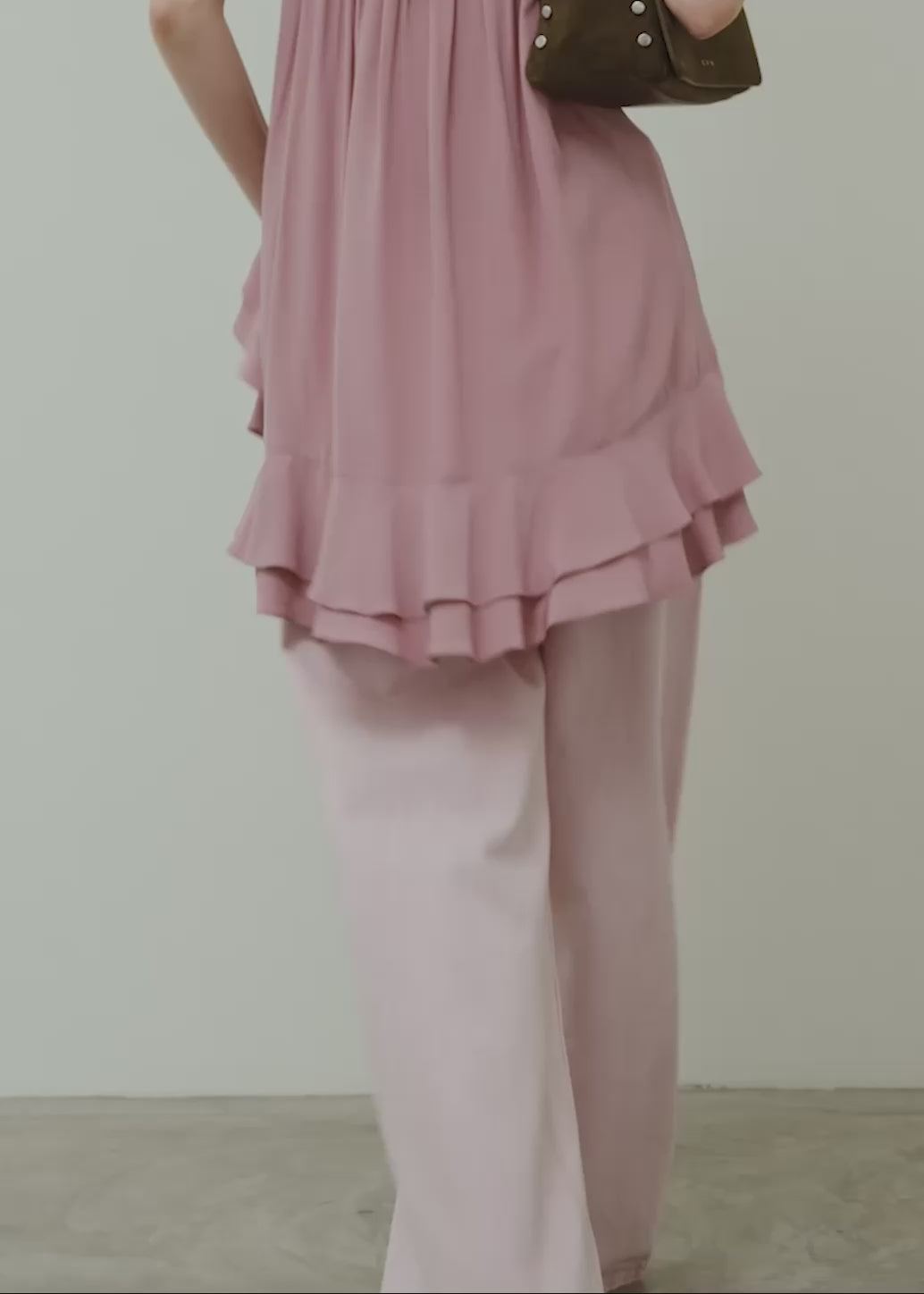 โหลดวิดีโอ: PINK STRAIGHT-LEG JEANS